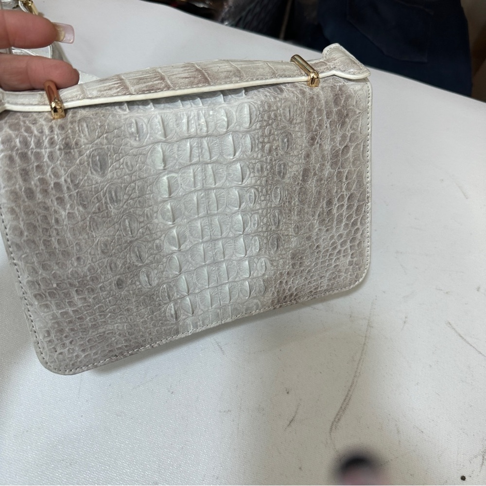 Grand Pelle Crocodile Embossed Leather White Flap Purse with Crossbody Strap - Picture 3 of 13